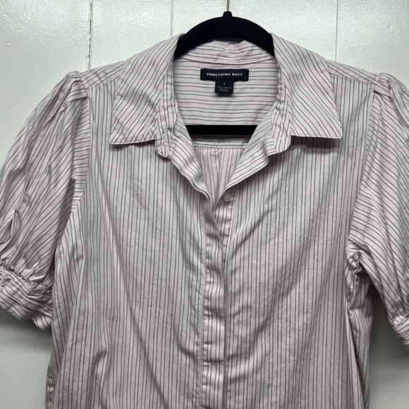 Something Navy Women's Button Down Striped Pink Short Sleeve Shirt Size Small - Picture 3 of 10